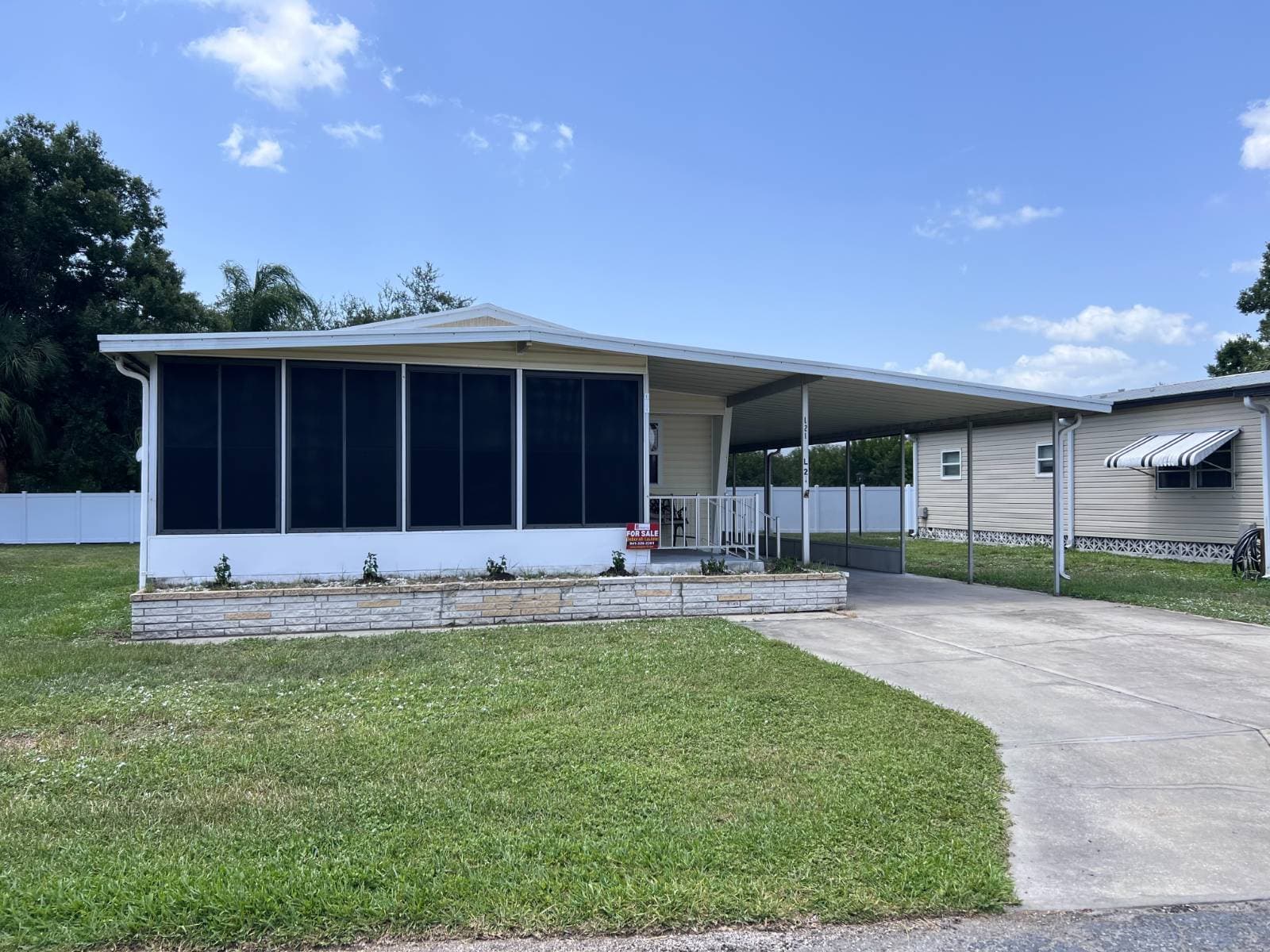 Manufactured home in Sarasota, FL 34243