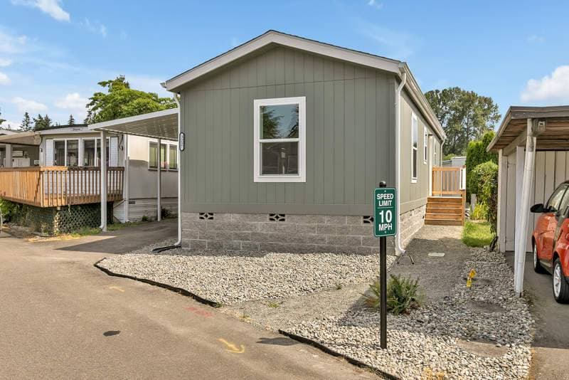 Manufactured home in Seatac, WA 98188