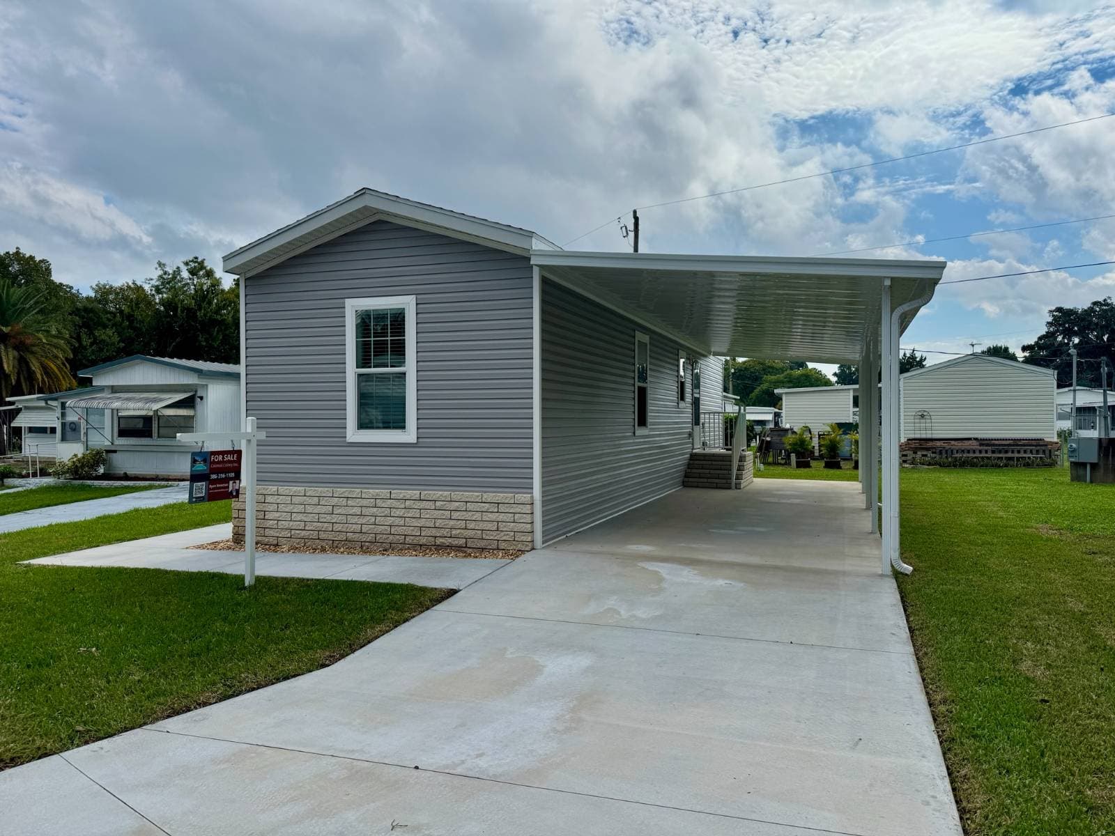 Manufactured home in Daytona Beach, FL 32117
