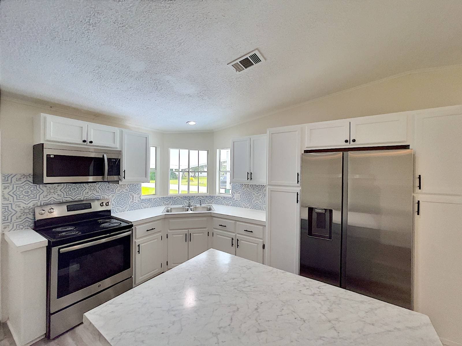 Manufactured home in NORTH FORT MYERS, FL 33917