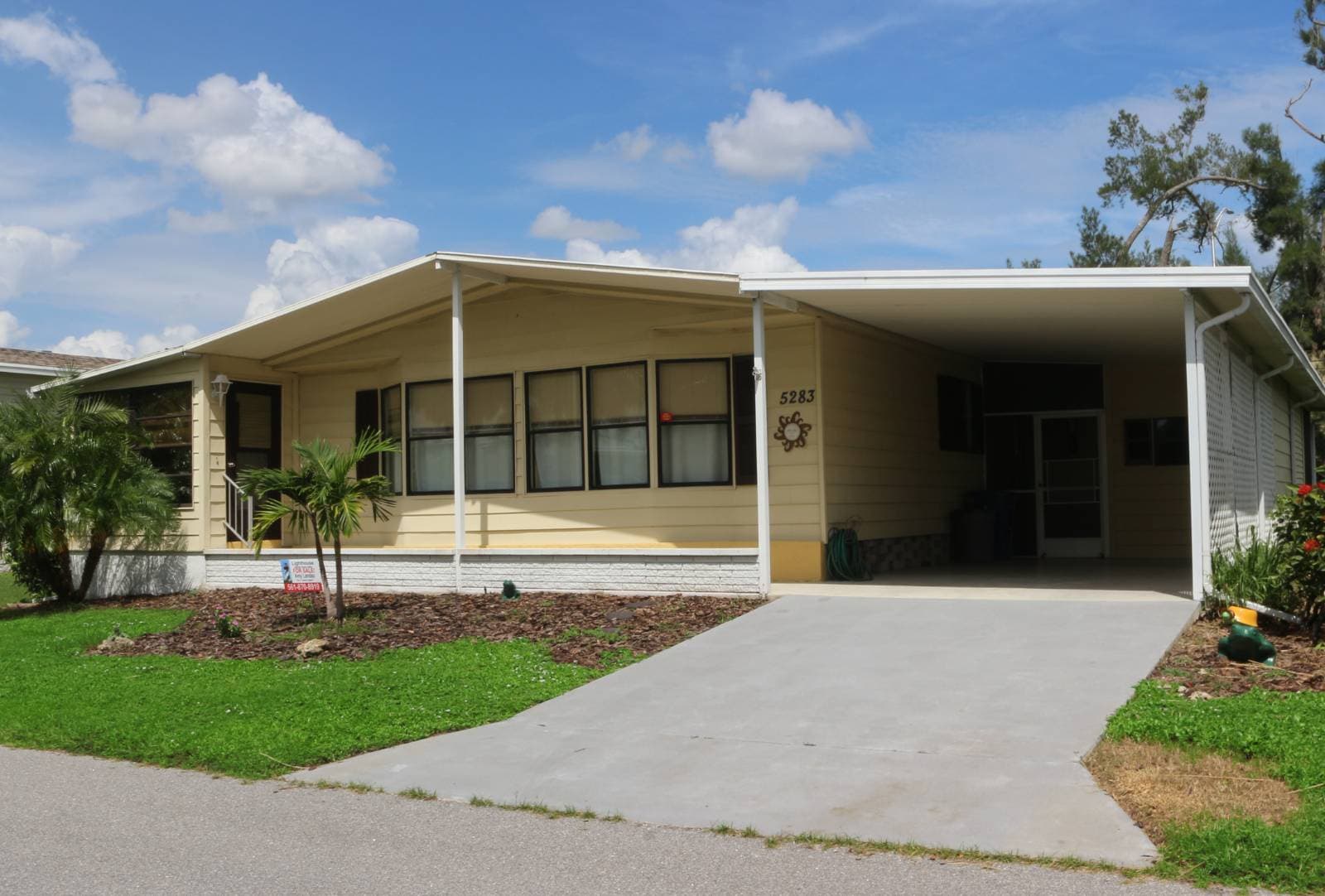 Manufactured home in Sarasota, FL 34233
