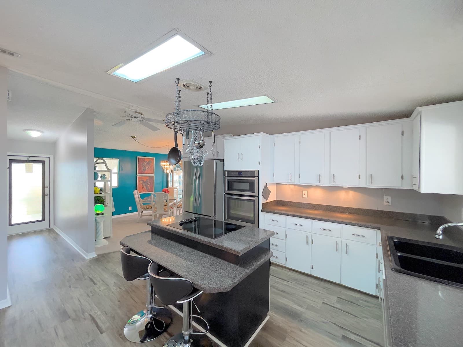 Manufactured home in Bonita Springs, FL 34135