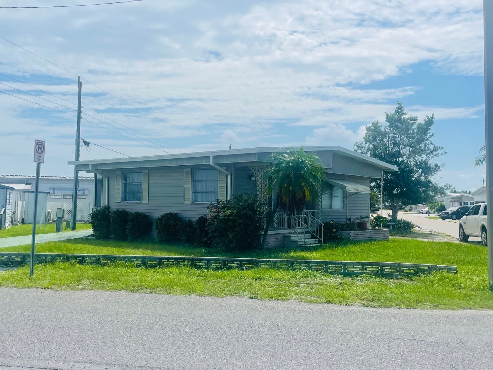 Manufactured home in Bradenton, FL 34207