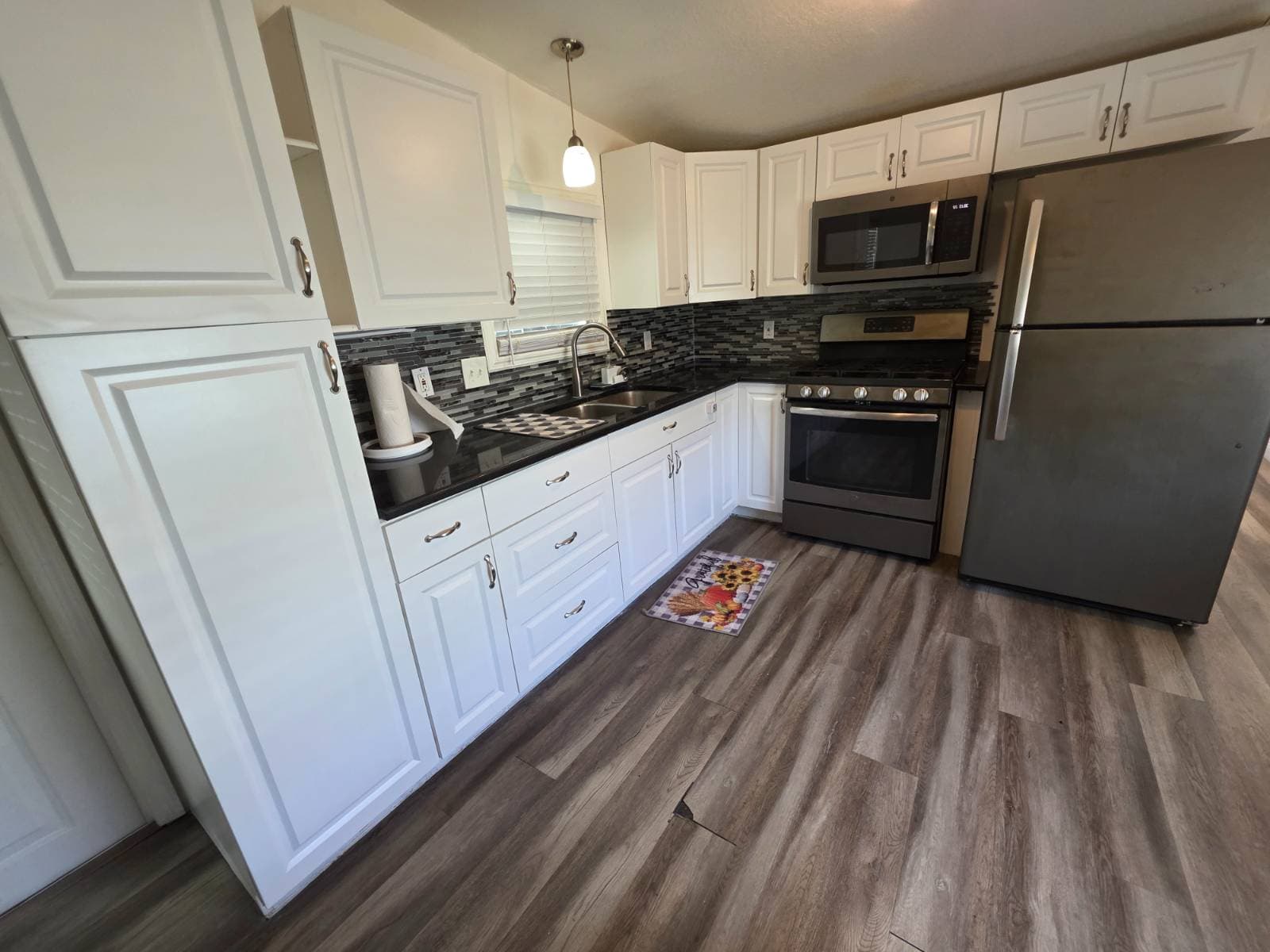 Manufactured home in St. Petersburg, FL 33716