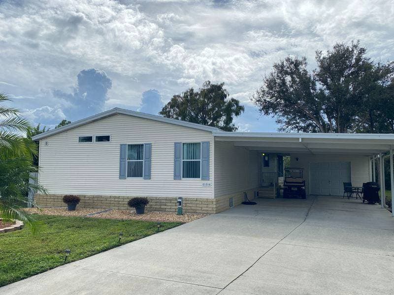 Manufactured home in North Port, FL 34287