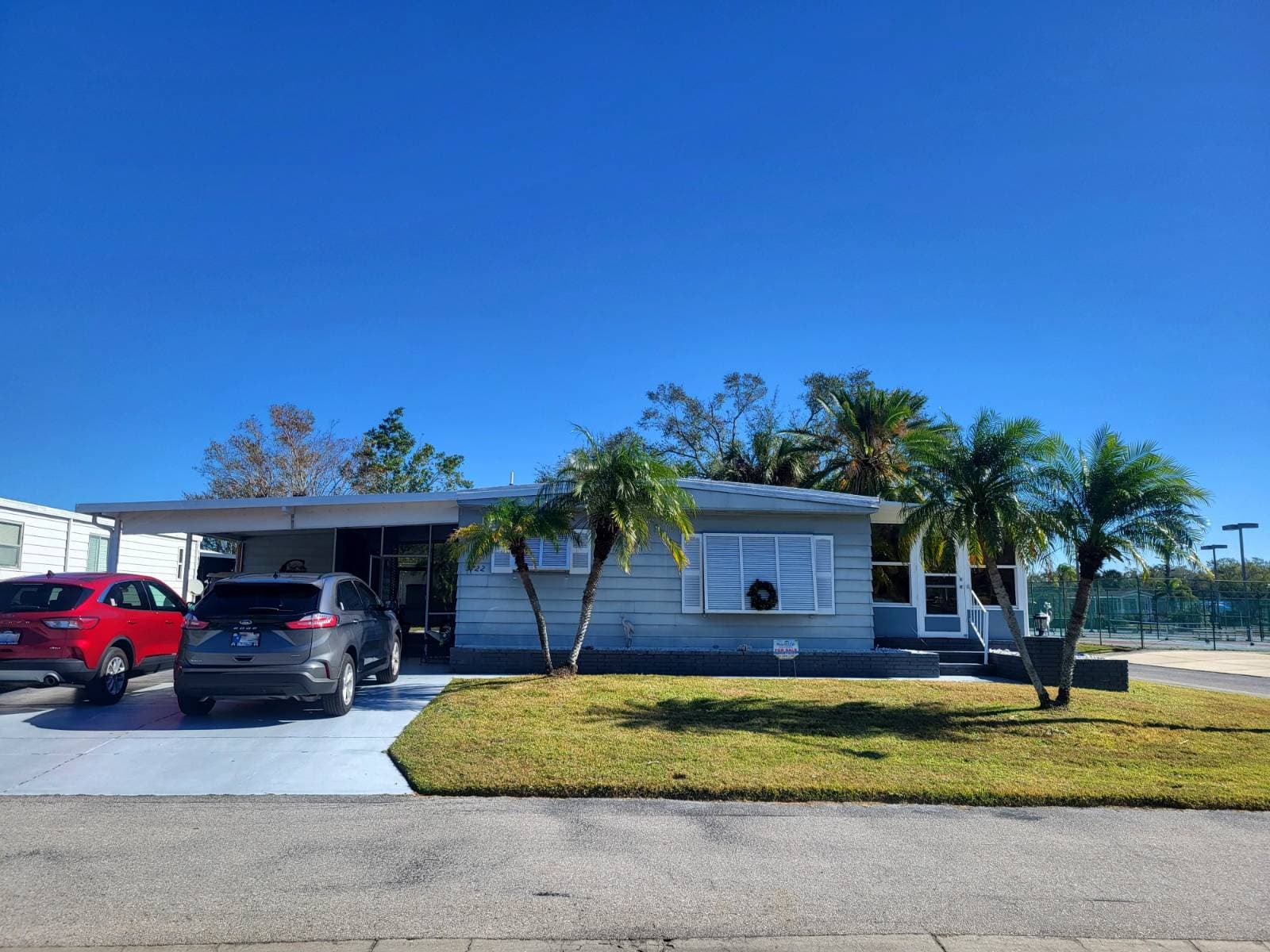 Manufactured home in Sarasota, FL 34233