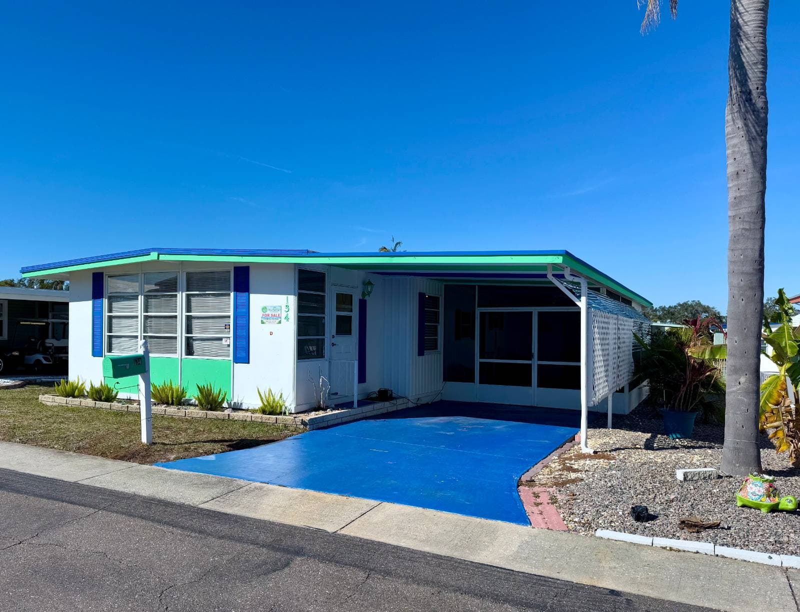 Manufactured home in Dunedin, FL 34698