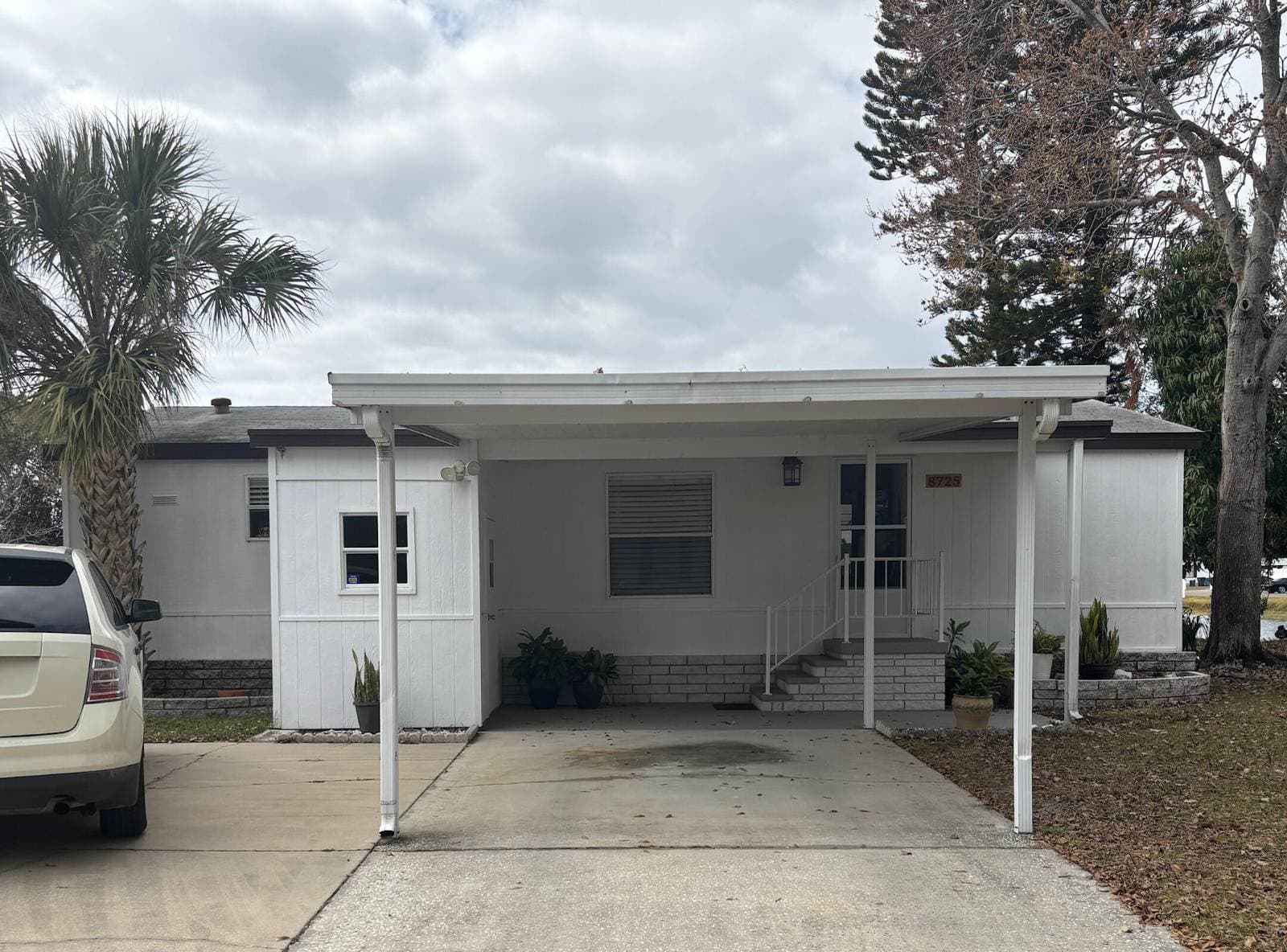 Manufactured home in Tampa, FL 33635