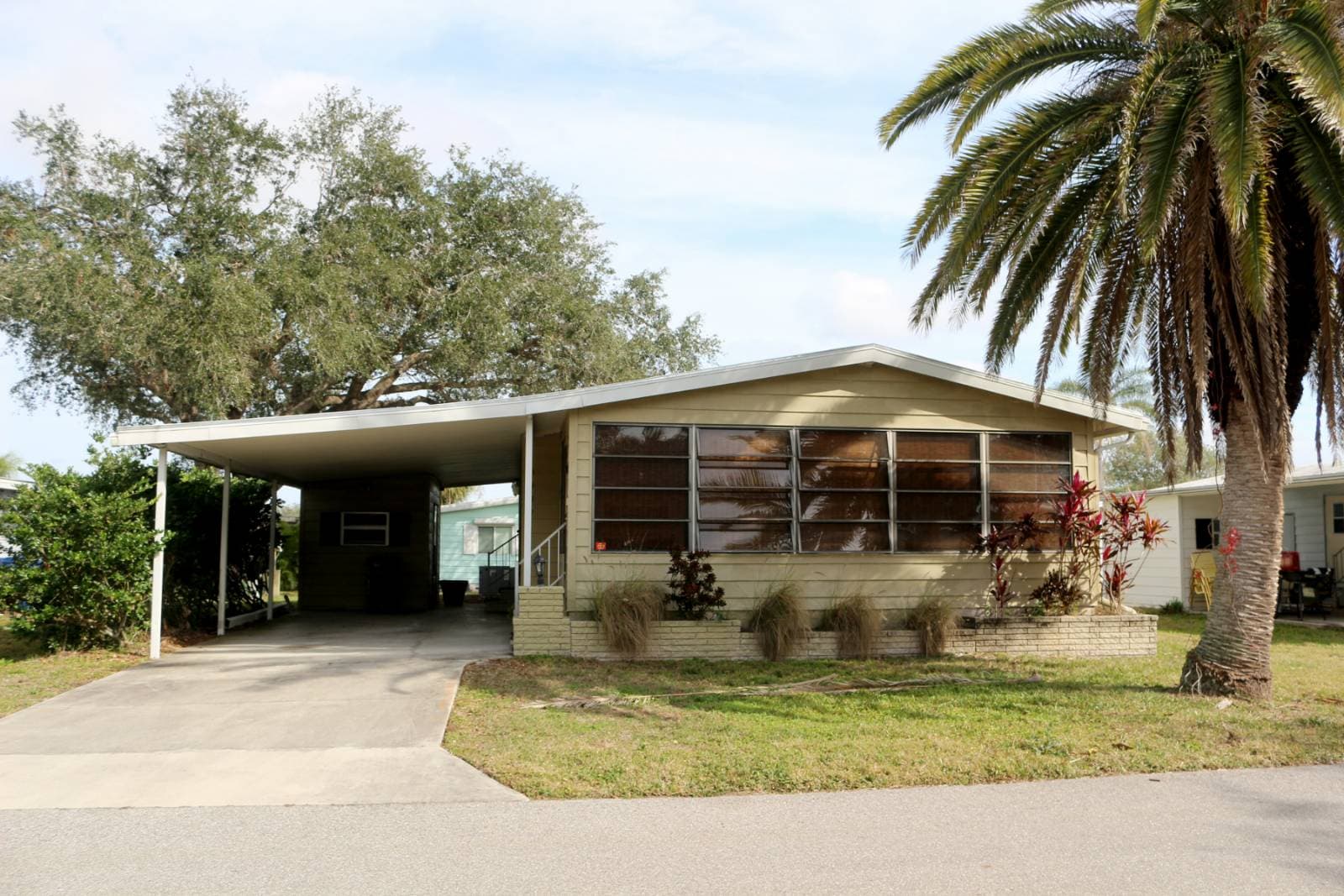 Manufactured home in Sarasota, FL 34233