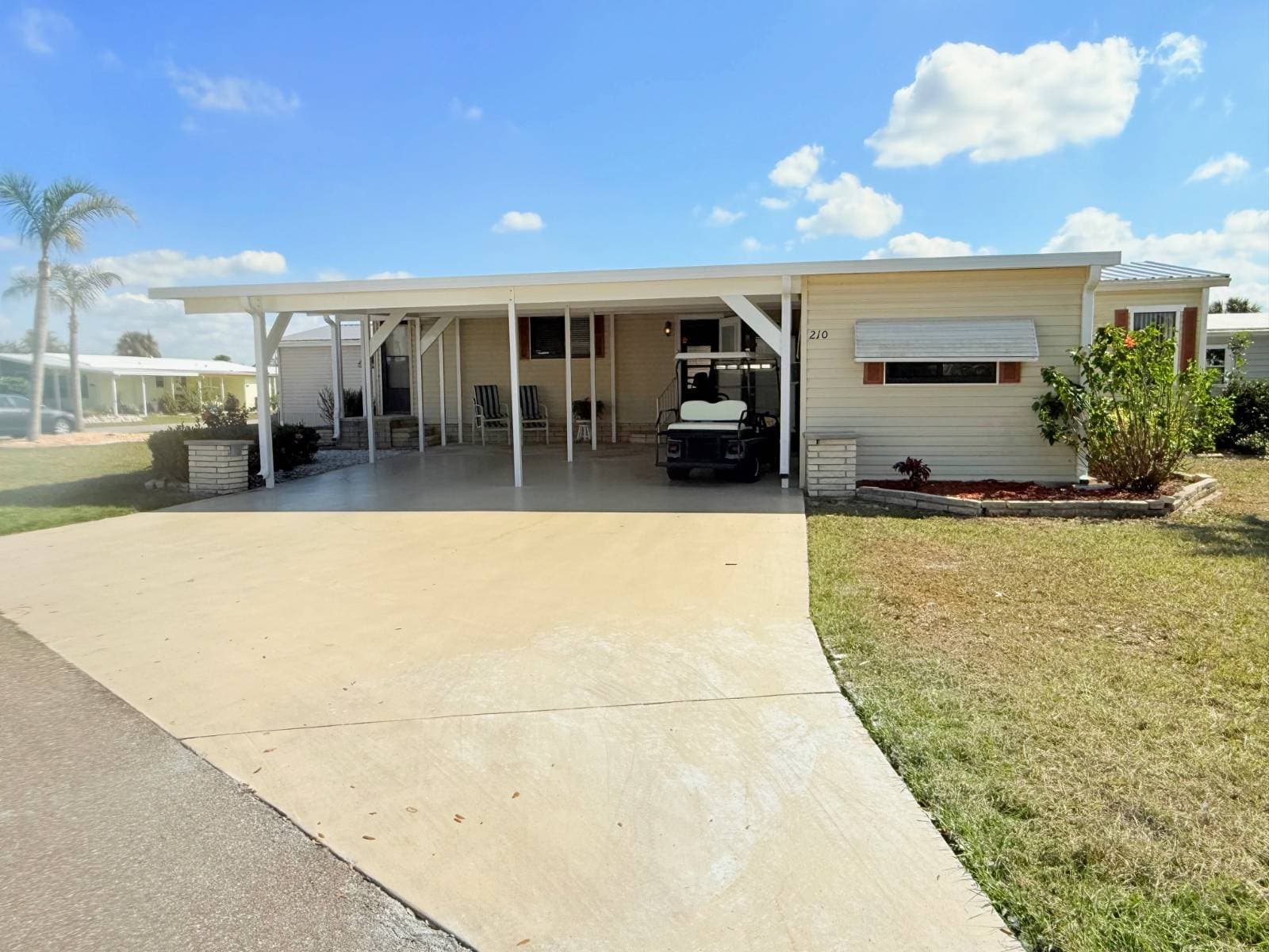 Manufactured home in NOKOMIC, FL 34275