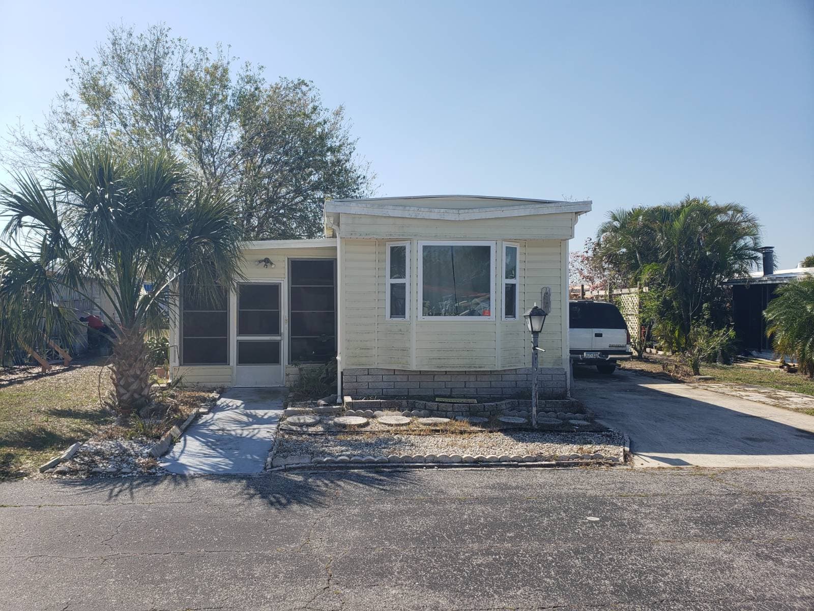 Manufactured home in Palmetto, FL 34221