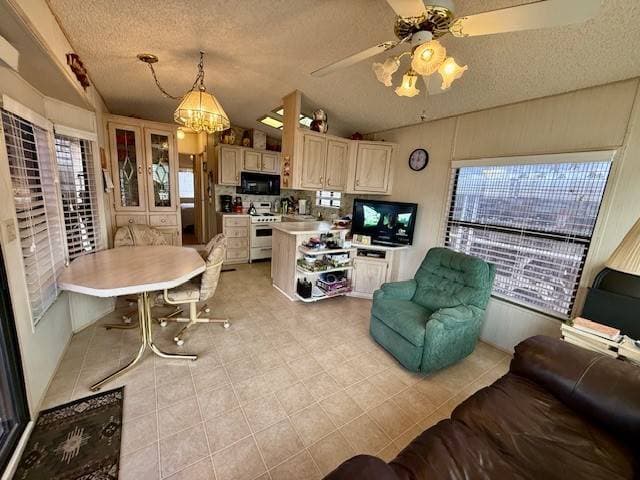 Manufactured home in Mesa, AZ 85205