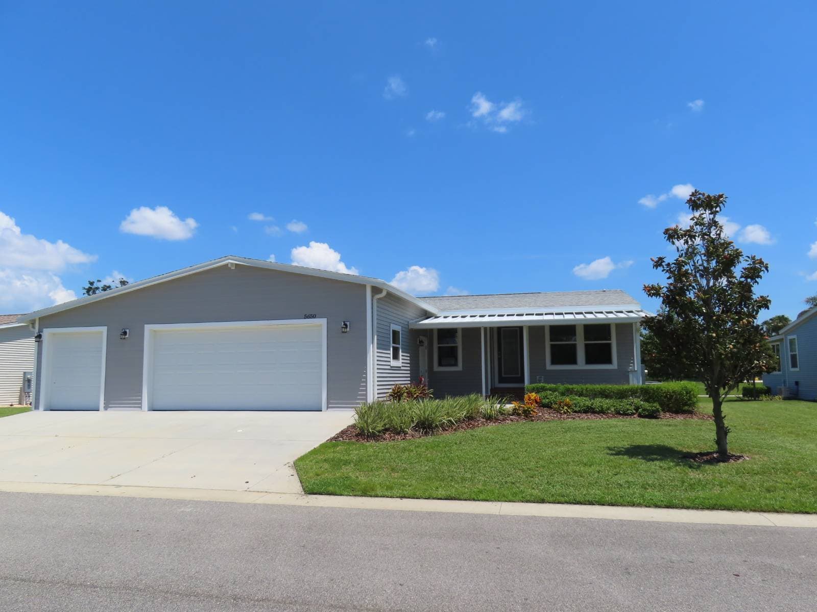 Manufactured home in Port Orange, FL 32128