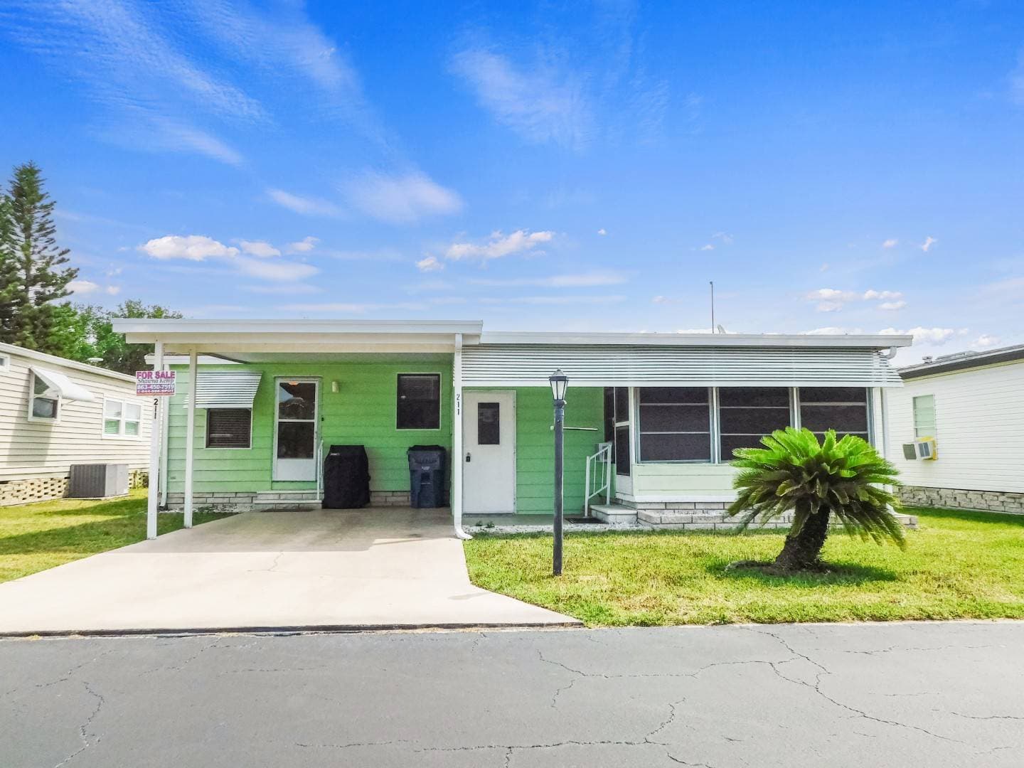 Manufactured home in Winter Haven, FL 33884
