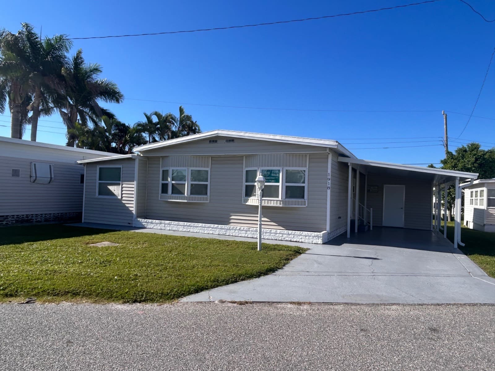 Manufactured home in Bradenton, FL 34207
