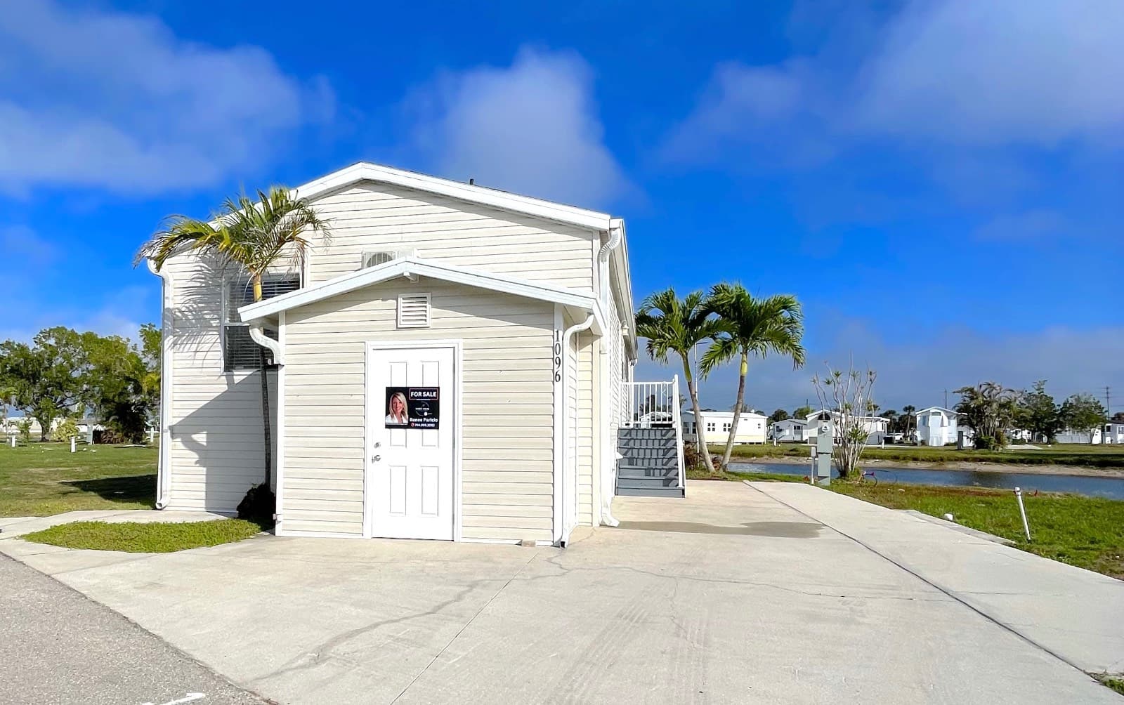 Manufactured home in Ft Myers Beach, FL 33931