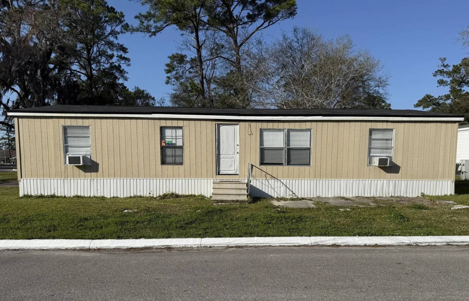 Manufactured home in Jacksonville, FL 32250
