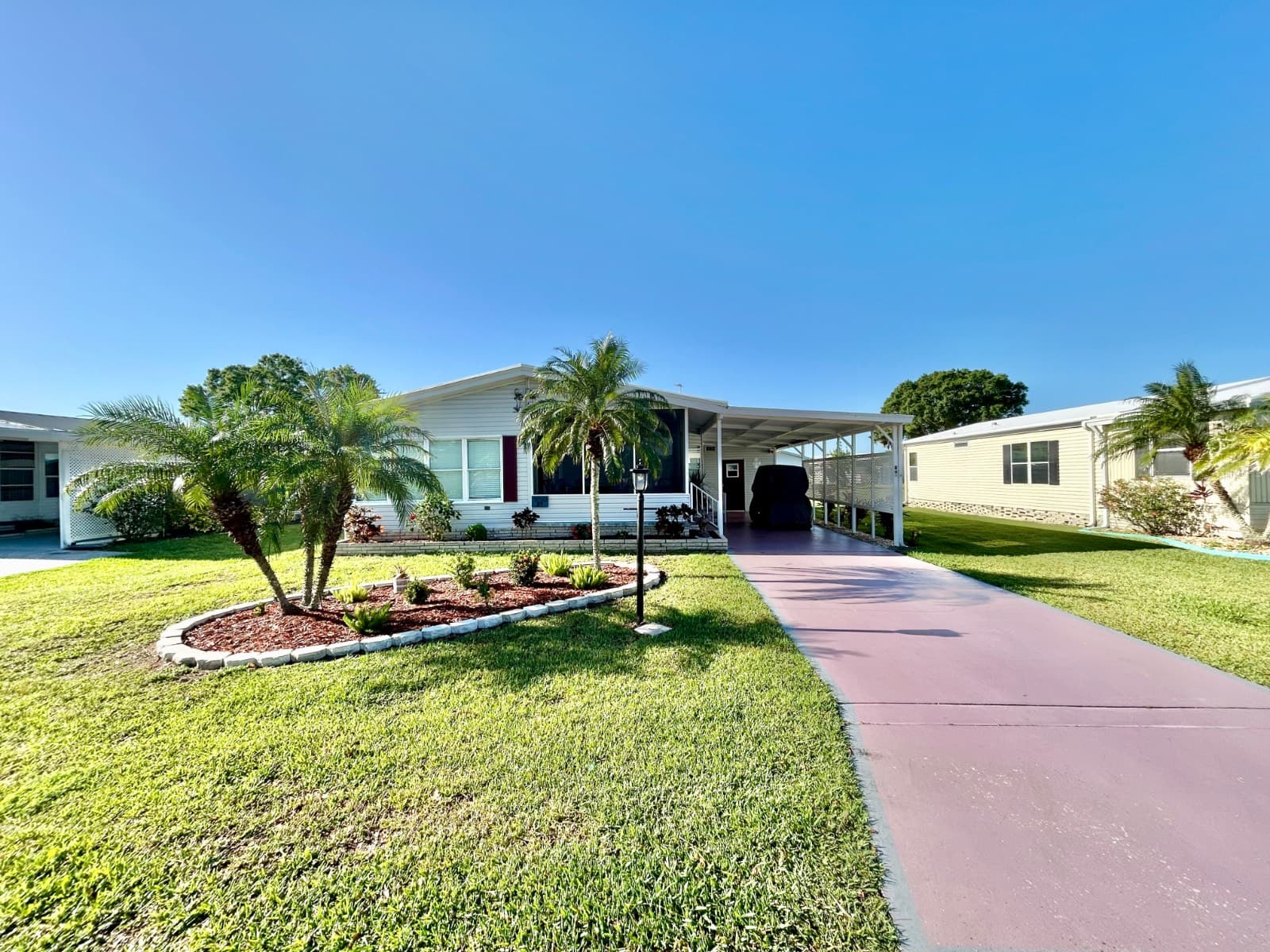 Manufactured home in Avon Park, FL 33825