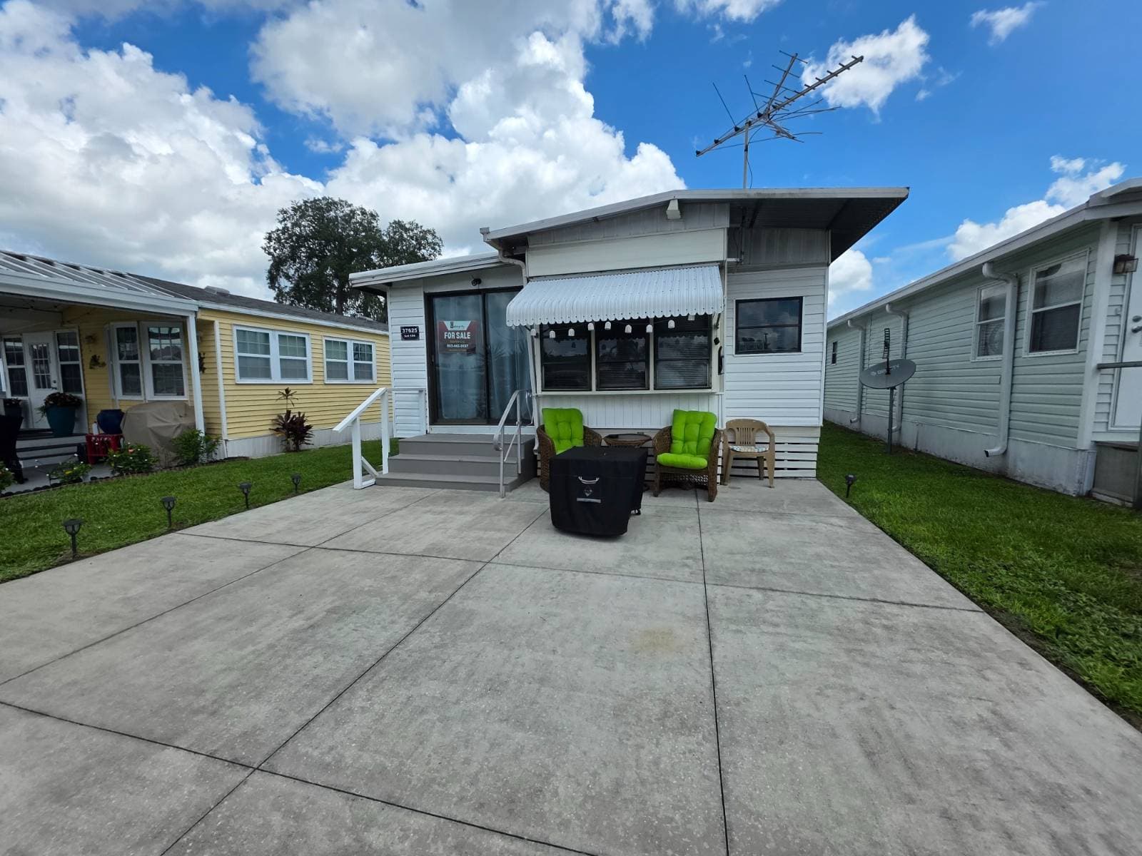 Manufactured home in Zephyrhills, FL 33541