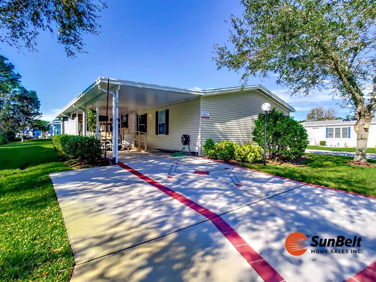 Manufactured home in Ormond Beach, FL 32174