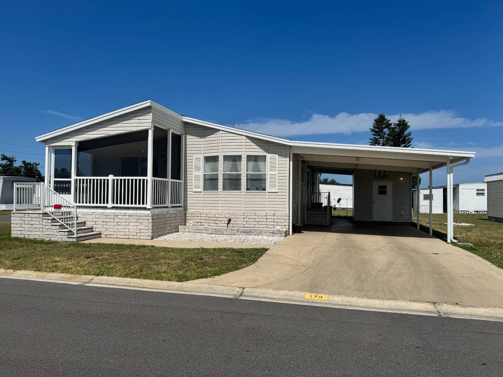 Manufactured home in Bradenton, FL 34207