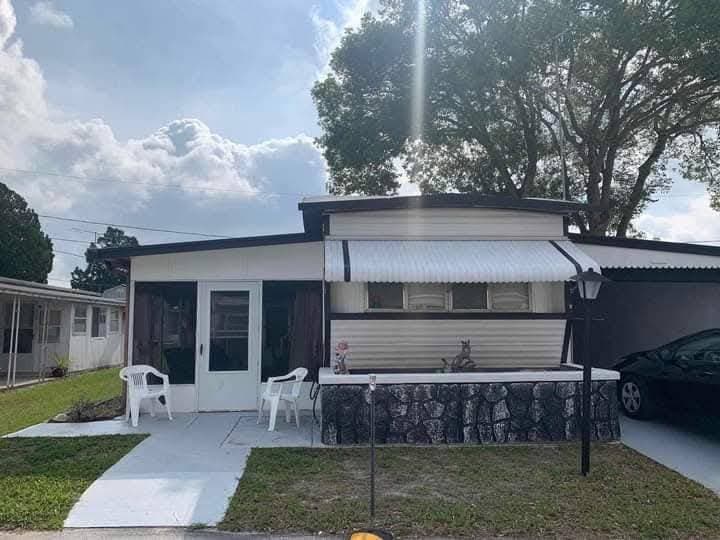Manufactured home in Zephyrhills, FL 33542