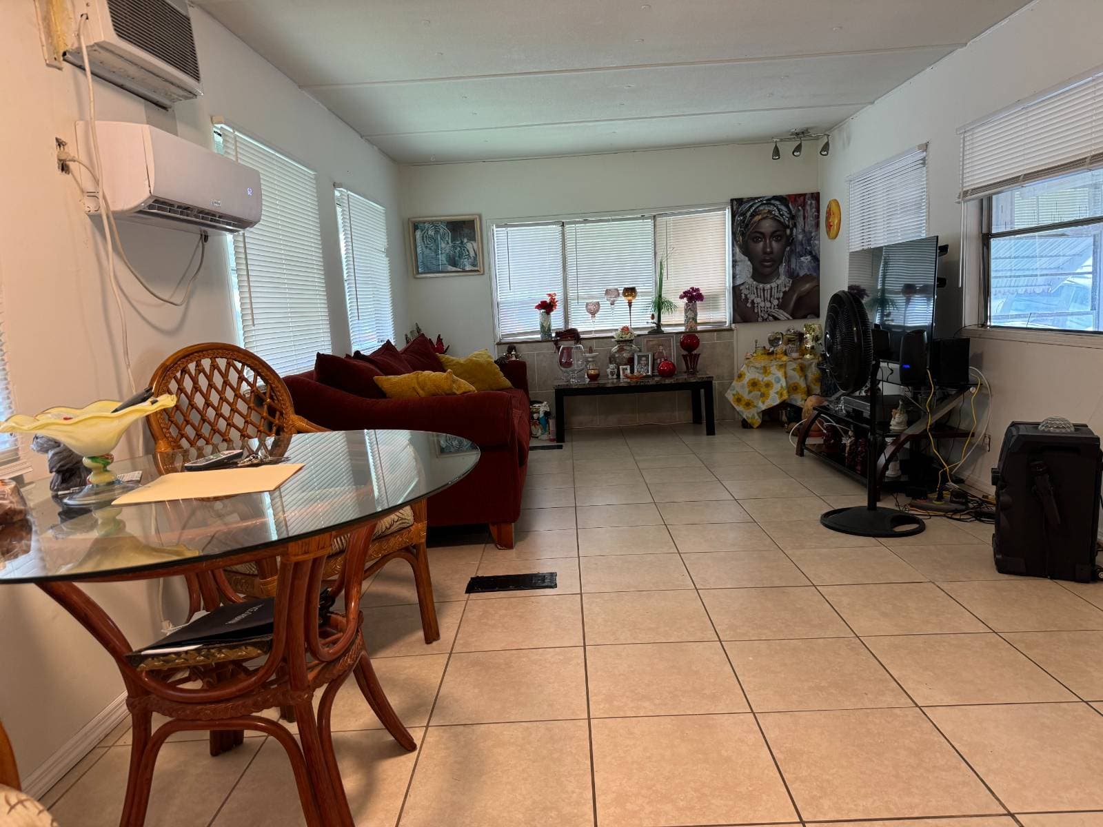 Manufactured home in Tampa, FL 33613