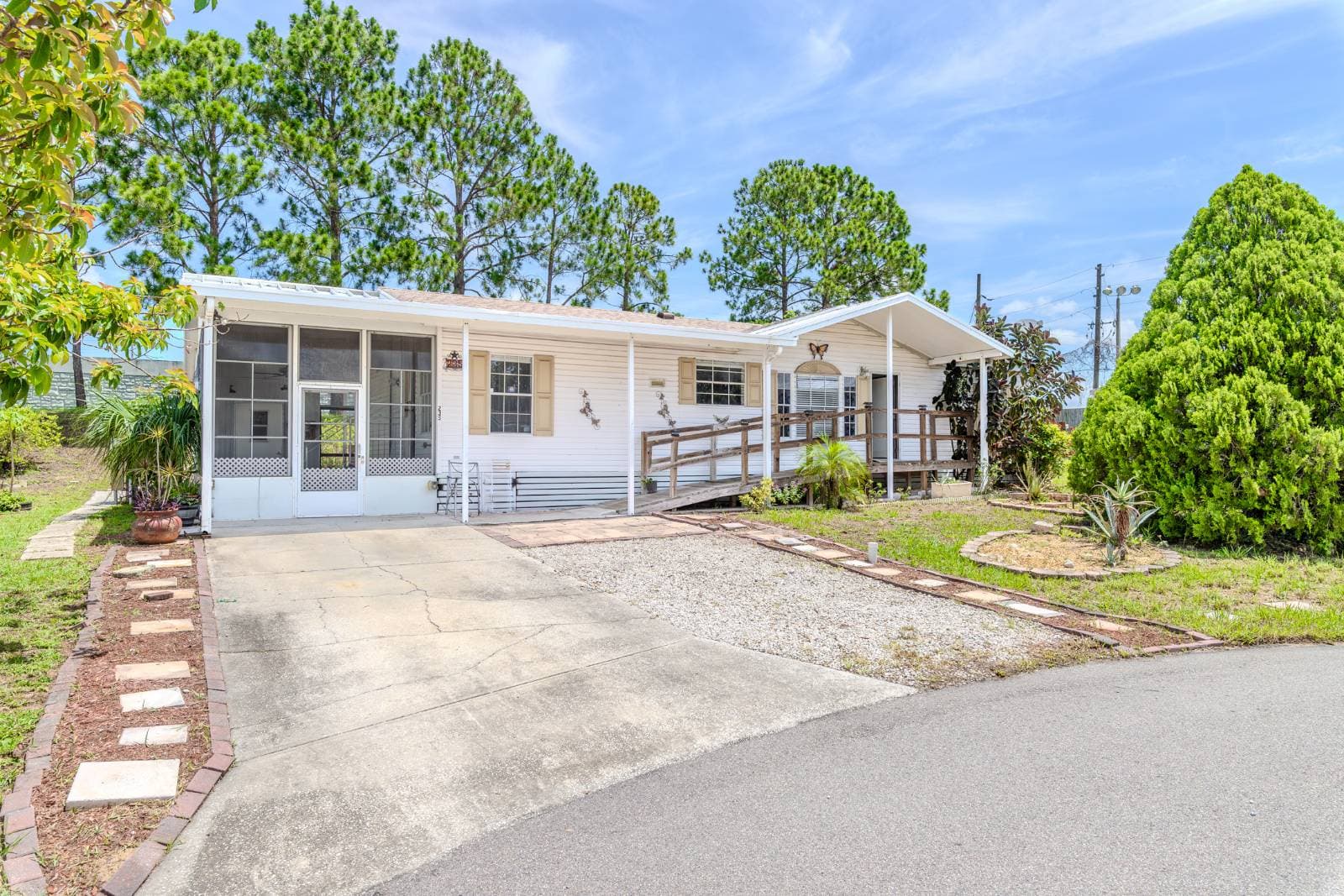 Manufactured home in Clermont, FL 34711