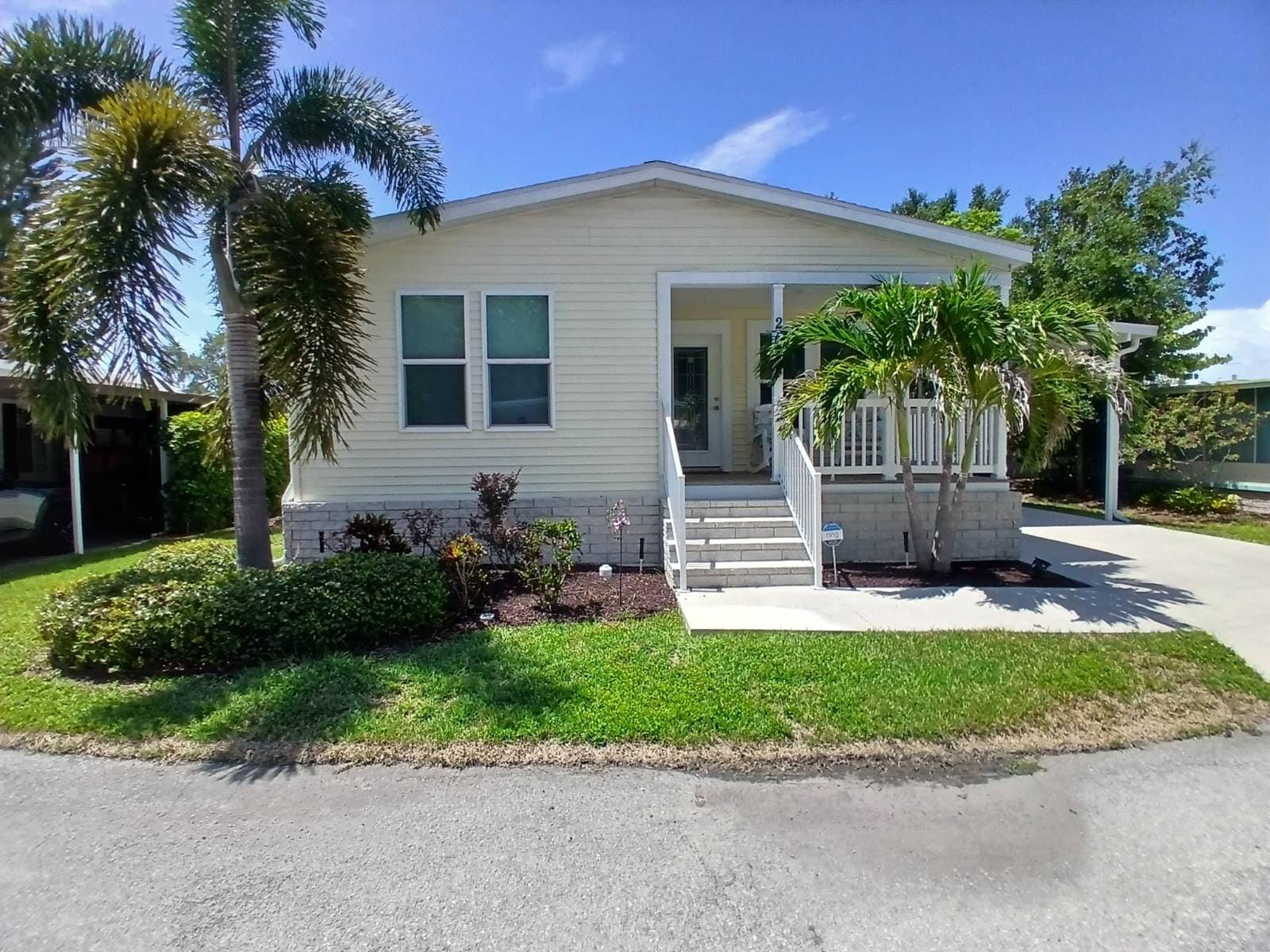 Manufactured home in Clearwater, FL 33764