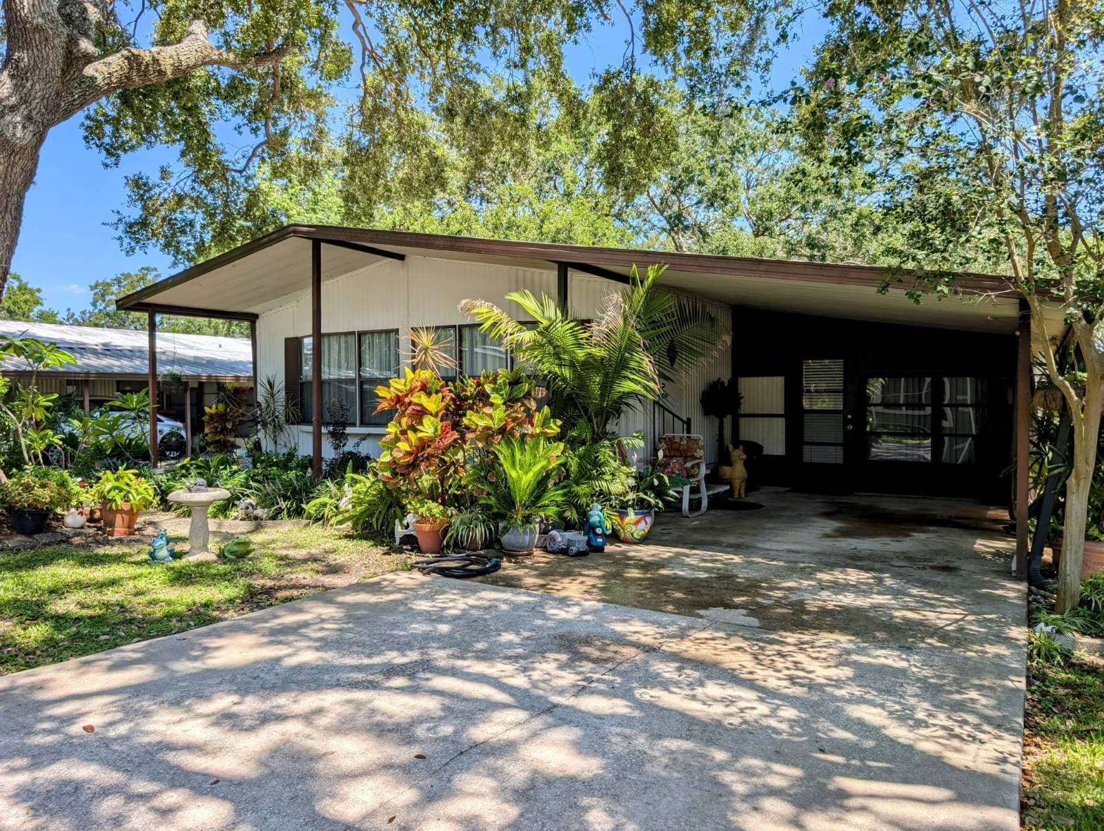 Manufactured home in Brandon, FL 33594