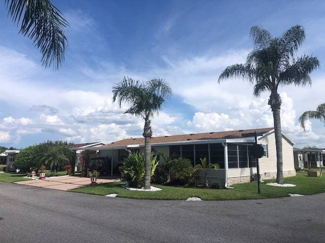 Manufactured home in Winter Haven, FL 33881