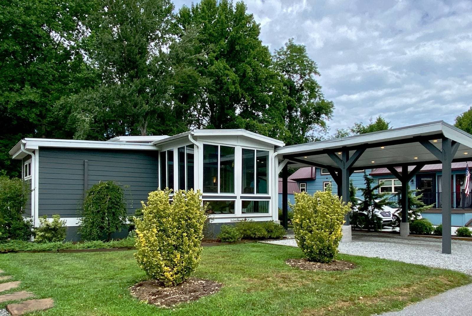 Manufactured home in Flat Rock, NC 28731