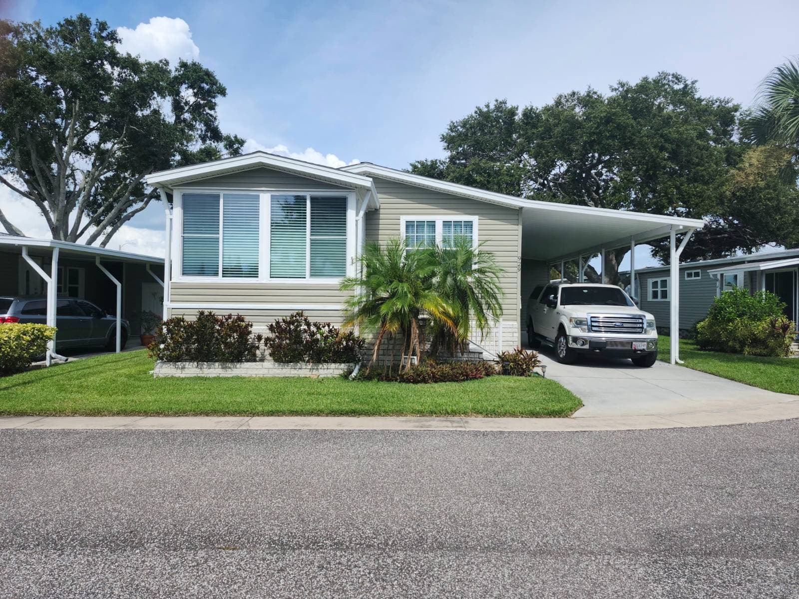 Manufactured home in Largo, FL 33771