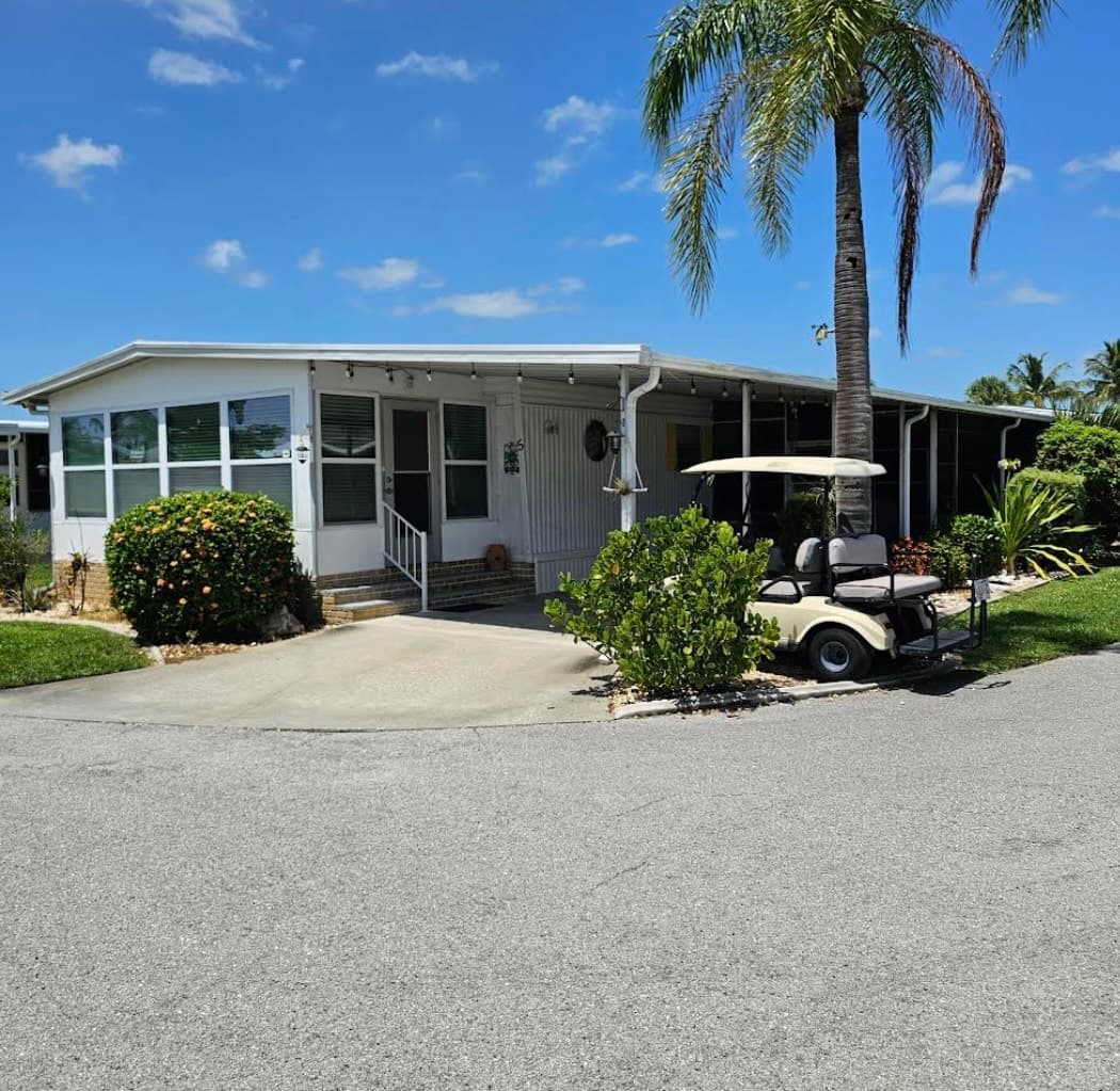 Manufactured home in Fort Myers, FL 33908
