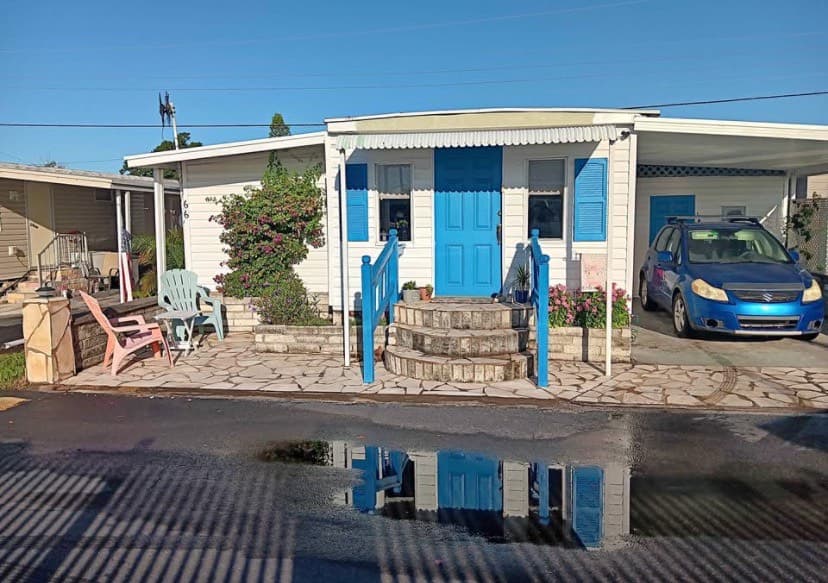 Manufactured home in St. Petersburg, FL 33709