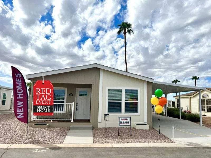 Manufactured home in Mesa, AZ 85208