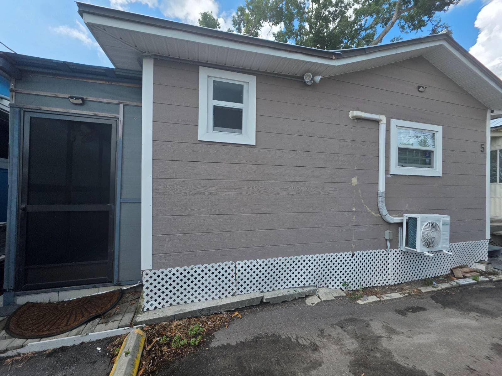 Manufactured home in Lakeland, FL 33603