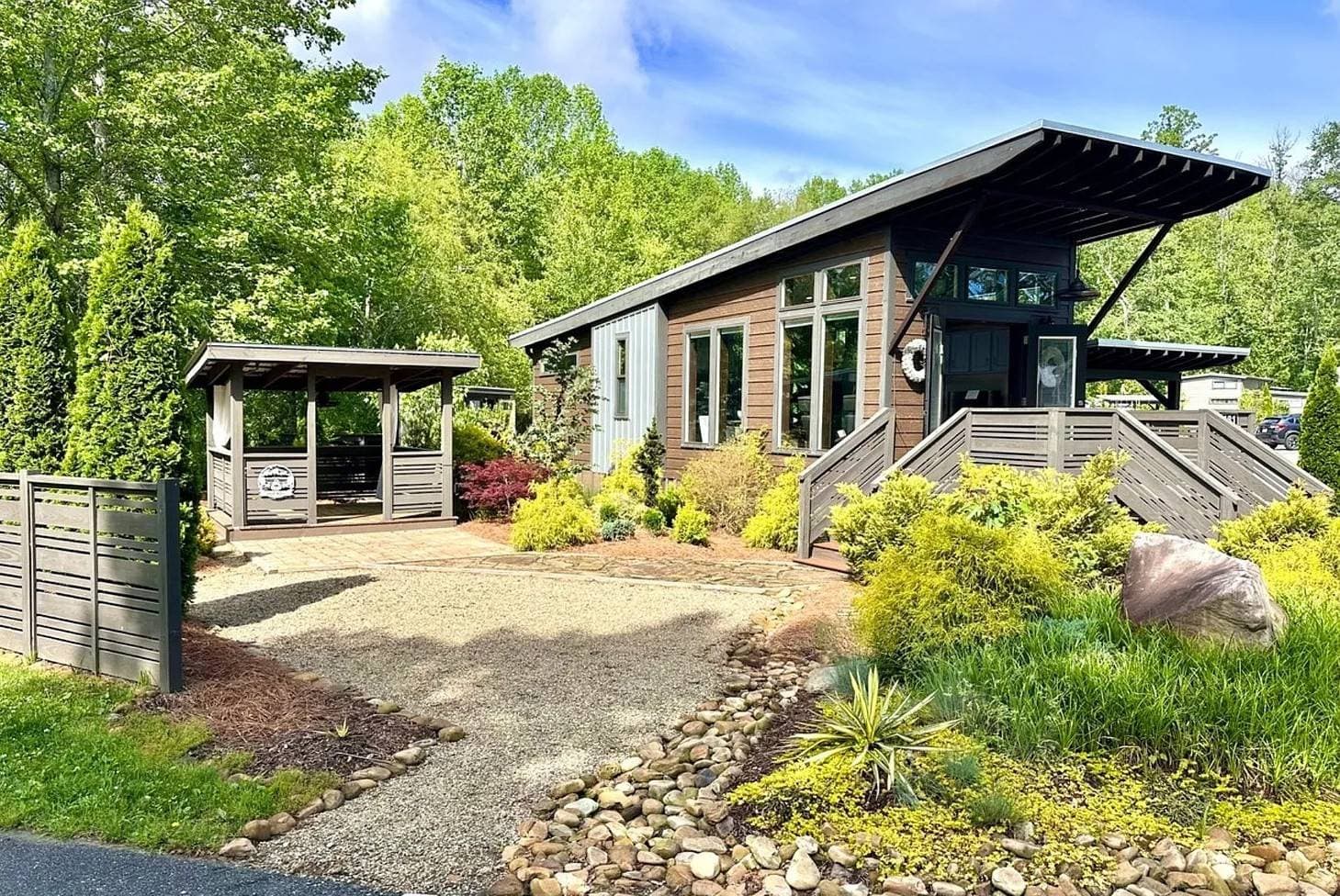 Private side yard