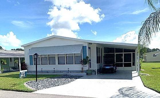 Manufactured home in Lake Placid, FL 33852