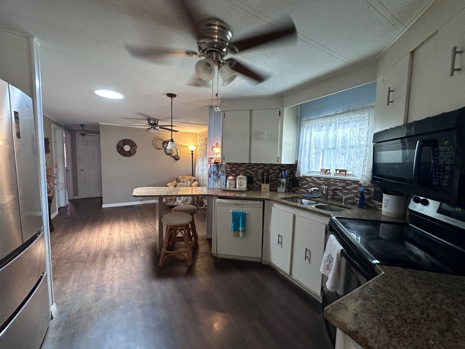 Manufactured home in N Ft Myers, FL 33917