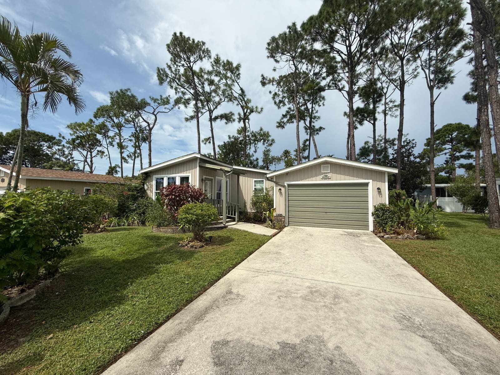 Manufactured home in NORTH FT MYERS, FL 33903