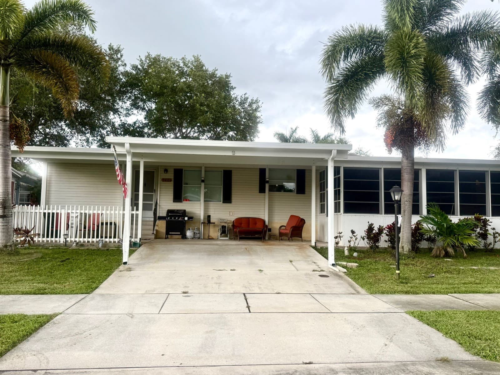 Manufactured home in Coconut Creek, FL 33073