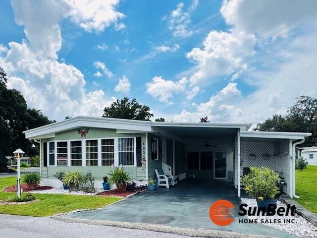 Manufactured home in Ocala, FL 34482