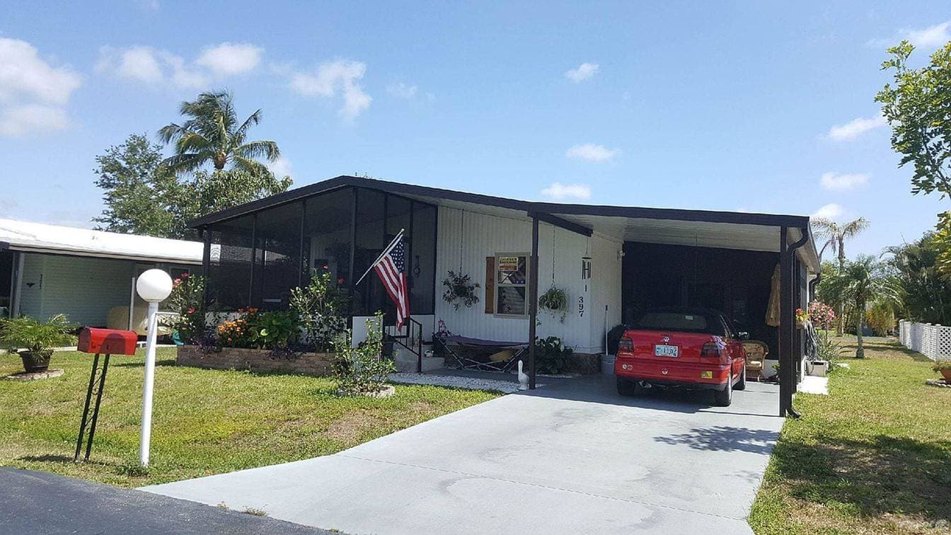 Manufactured home in Naples, FL 34112