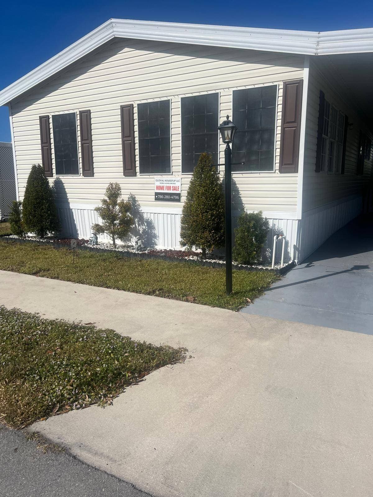 Manufactured home in Davie, FL 33325