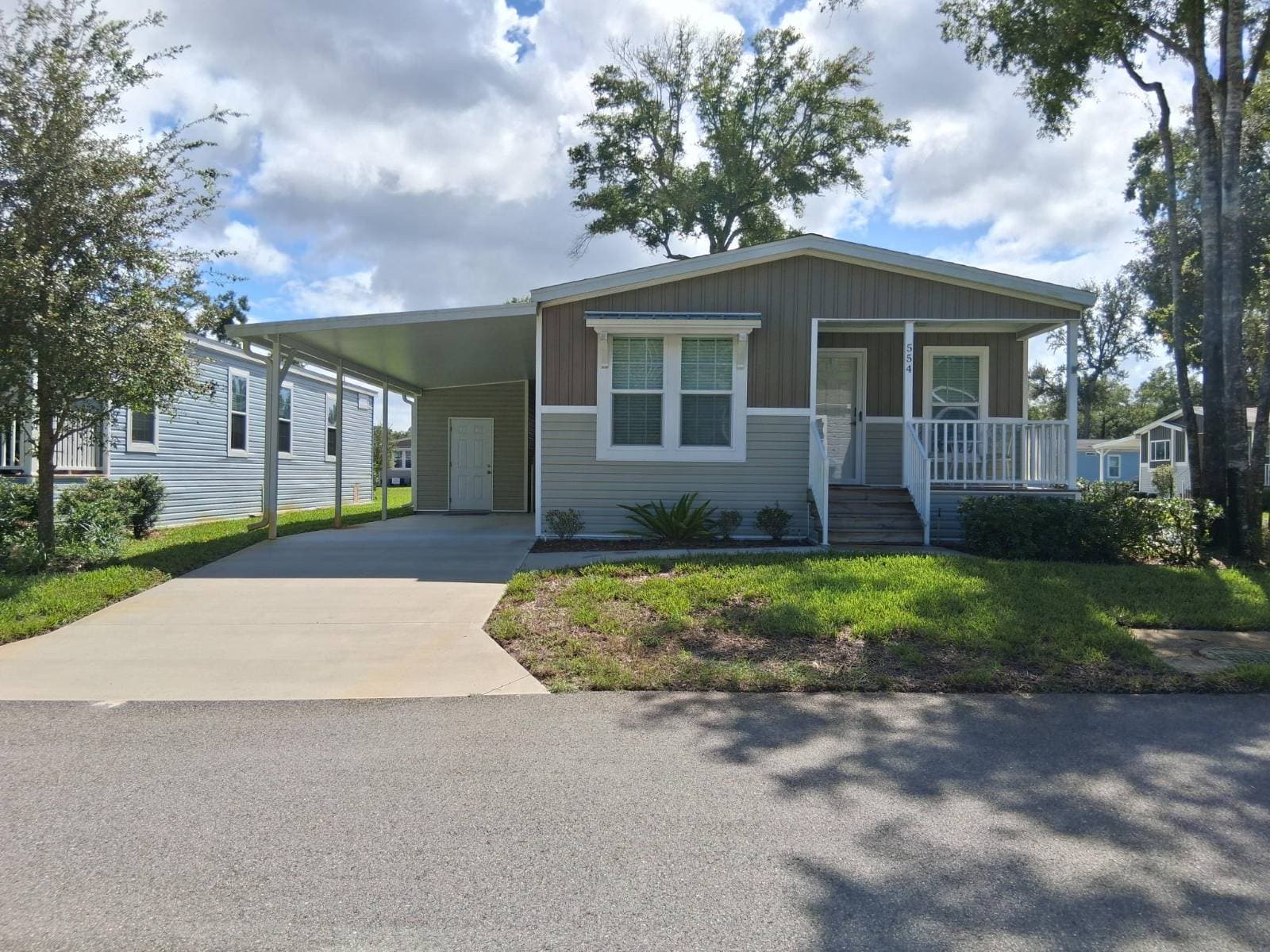 Manufactured home in Deland, FL 32724