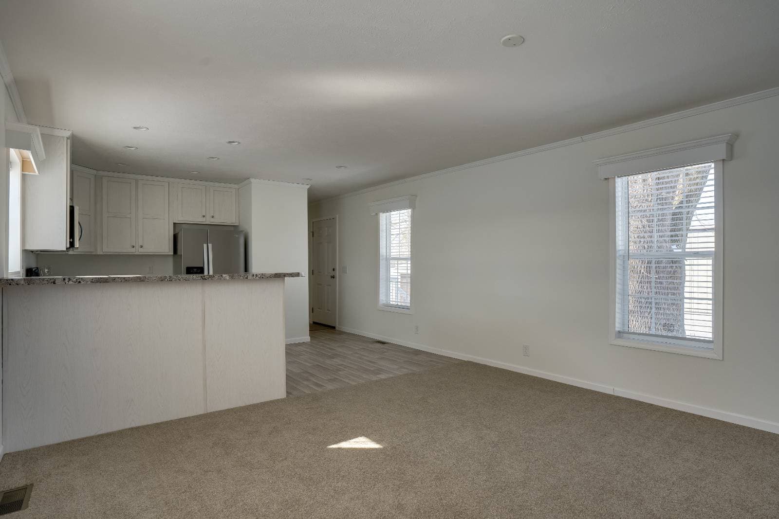 Welcome Home to 275 Kingsway Dr