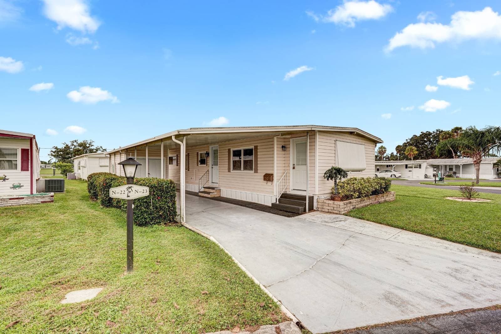 Manufactured home in Bradenton, FL 34207
