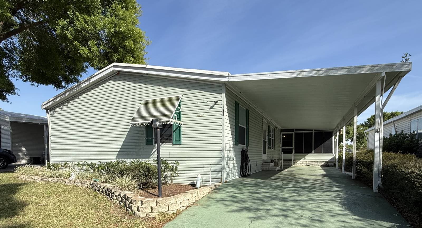 Manufactured home in Valrico, FL 33594