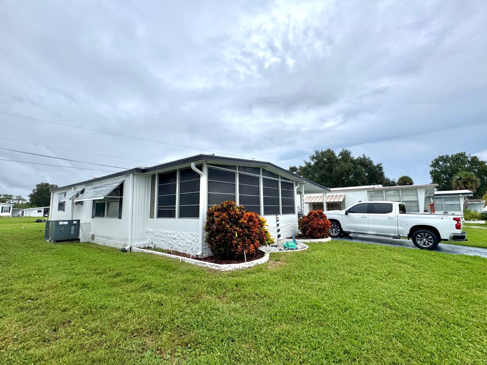 Manufactured home in Daytona Beach, FL 32119